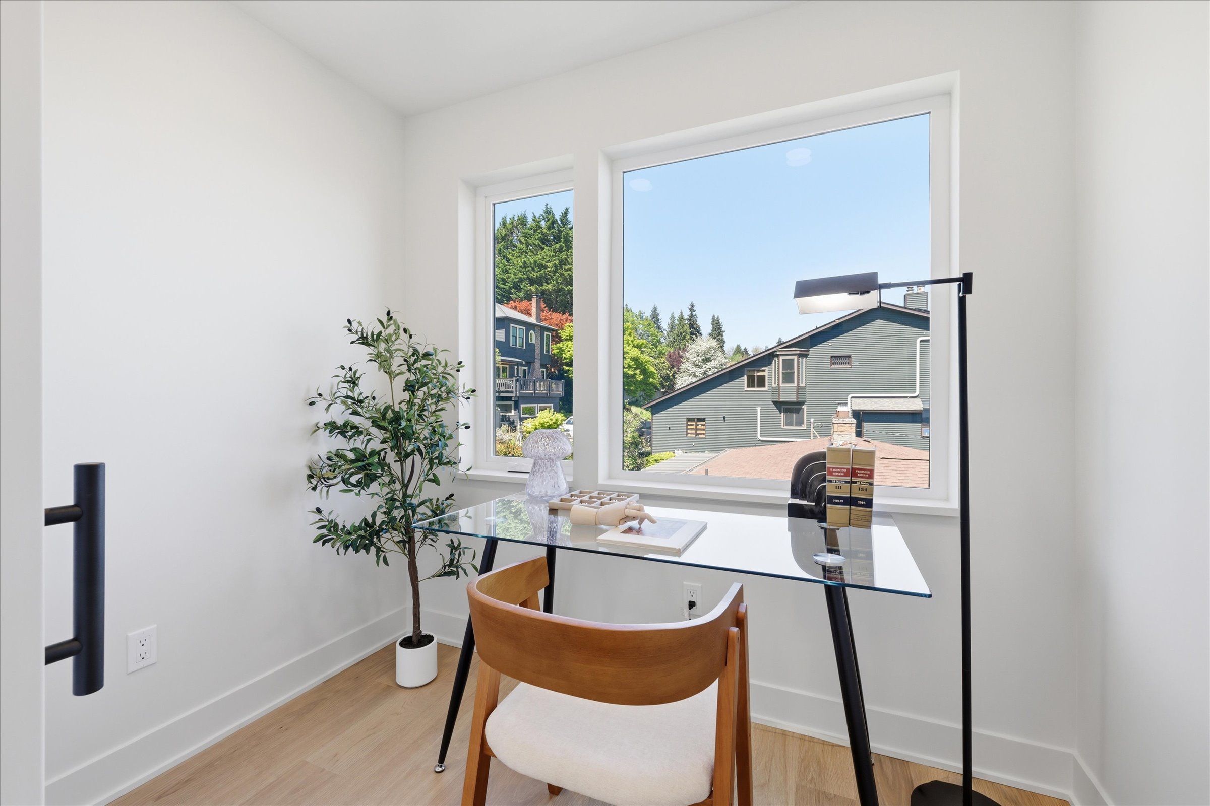  909 32nd Ave S Unit #B, Seattle, WA 98144 - 物件實景