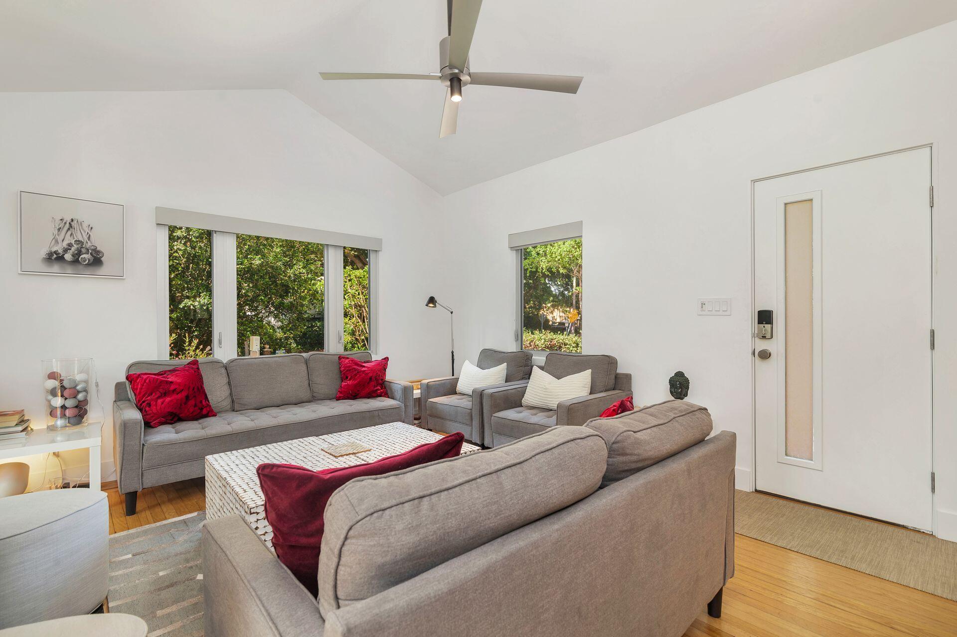 West Palm Beach, Florida, 33401, United States, 2 Bedrooms Bedrooms, ,3 BathroomsBathrooms,Residential,For Sale,2001645