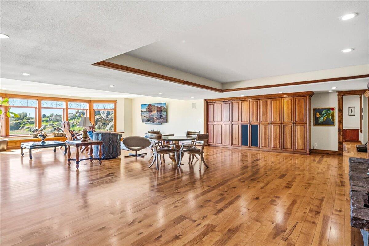 Powell Butte, Oregon, 97753, United States, 6 Bedrooms Bedrooms, ,5 BathroomsBathrooms,Residential,For Sale,2036948