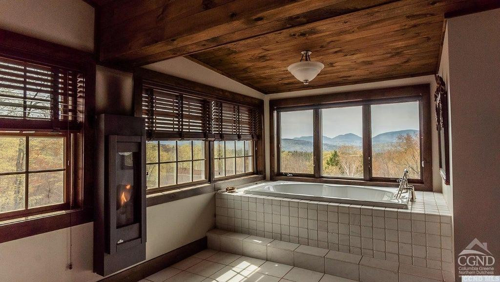 Tannersville, New York, 12485, United States, 6 Bedrooms Bedrooms, ,5 BathroomsBathrooms,Residential,For Sale,1947119