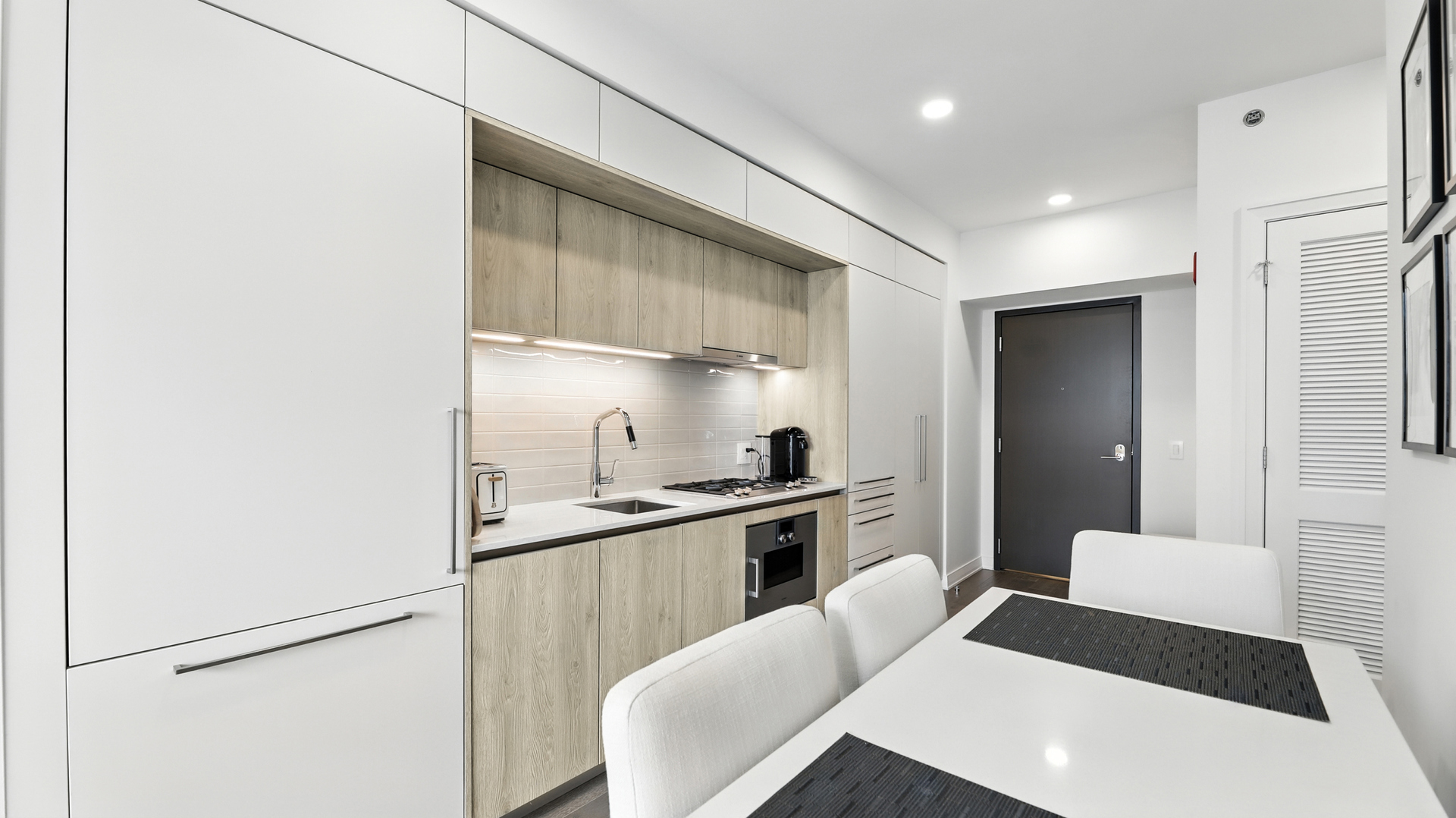 Chicago, Illinois, 60601, United States, 1 Bedroom Bedrooms, ,1 BathroomBathrooms,Residential,For Sale,1927498