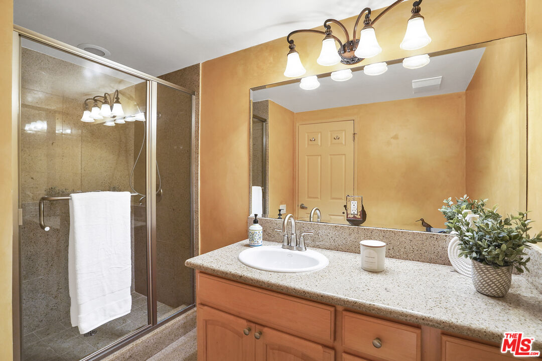 Malibu, California, 90265, United States, 2 Bedrooms Bedrooms, ,2 BathroomsBathrooms,Residential,For Sale,1865571