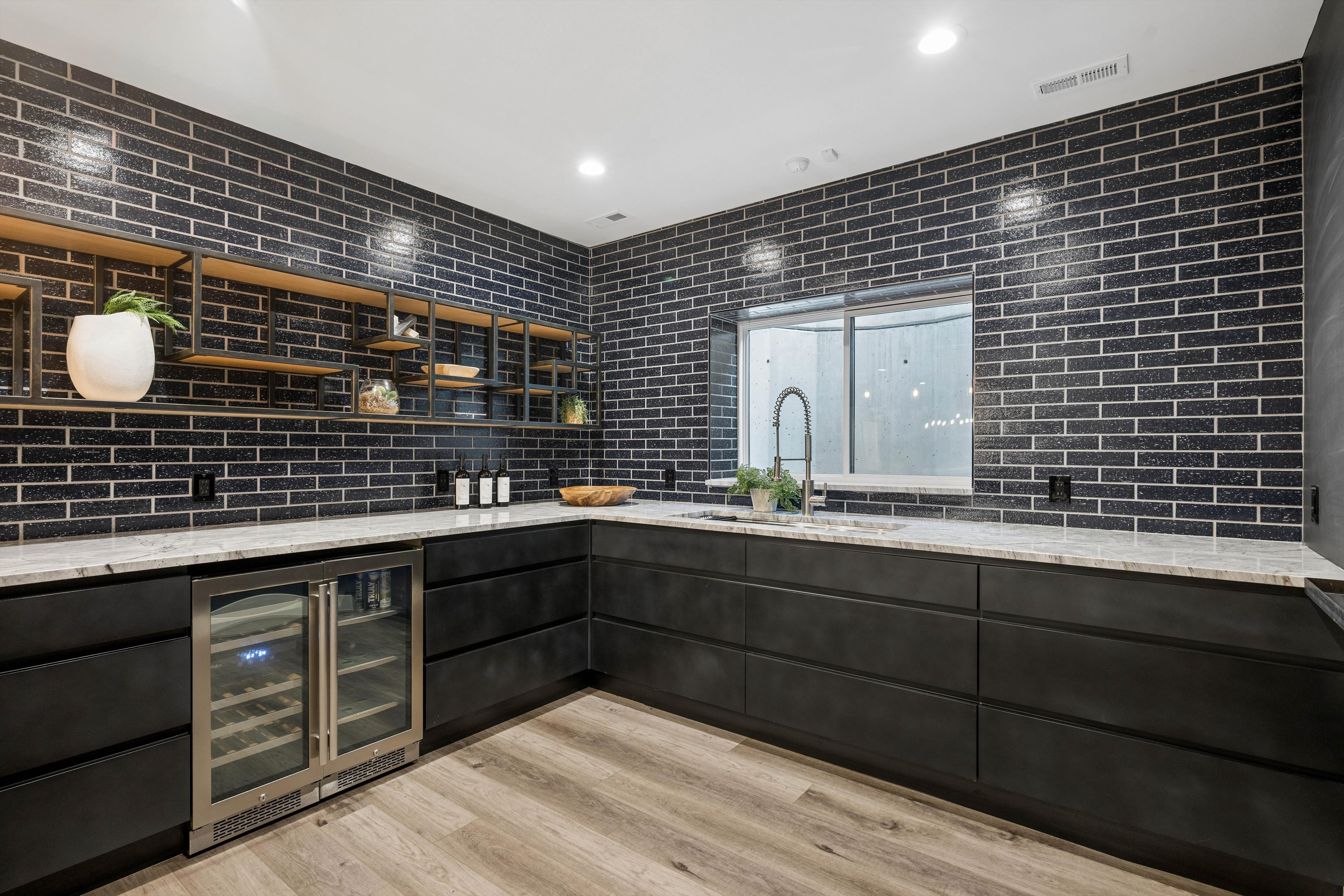  Modern Cherry Hills Masterpiece: Rare Main-Floor Luxury - 物件實景