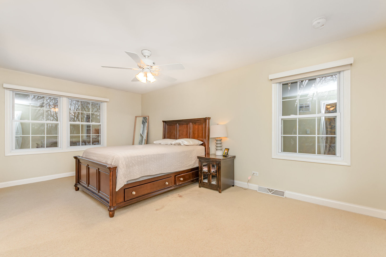 Naperville, Illinois, 60563, United States, 4 Bedrooms Bedrooms, ,3 BathroomsBathrooms,Residential,For Sale,1996780