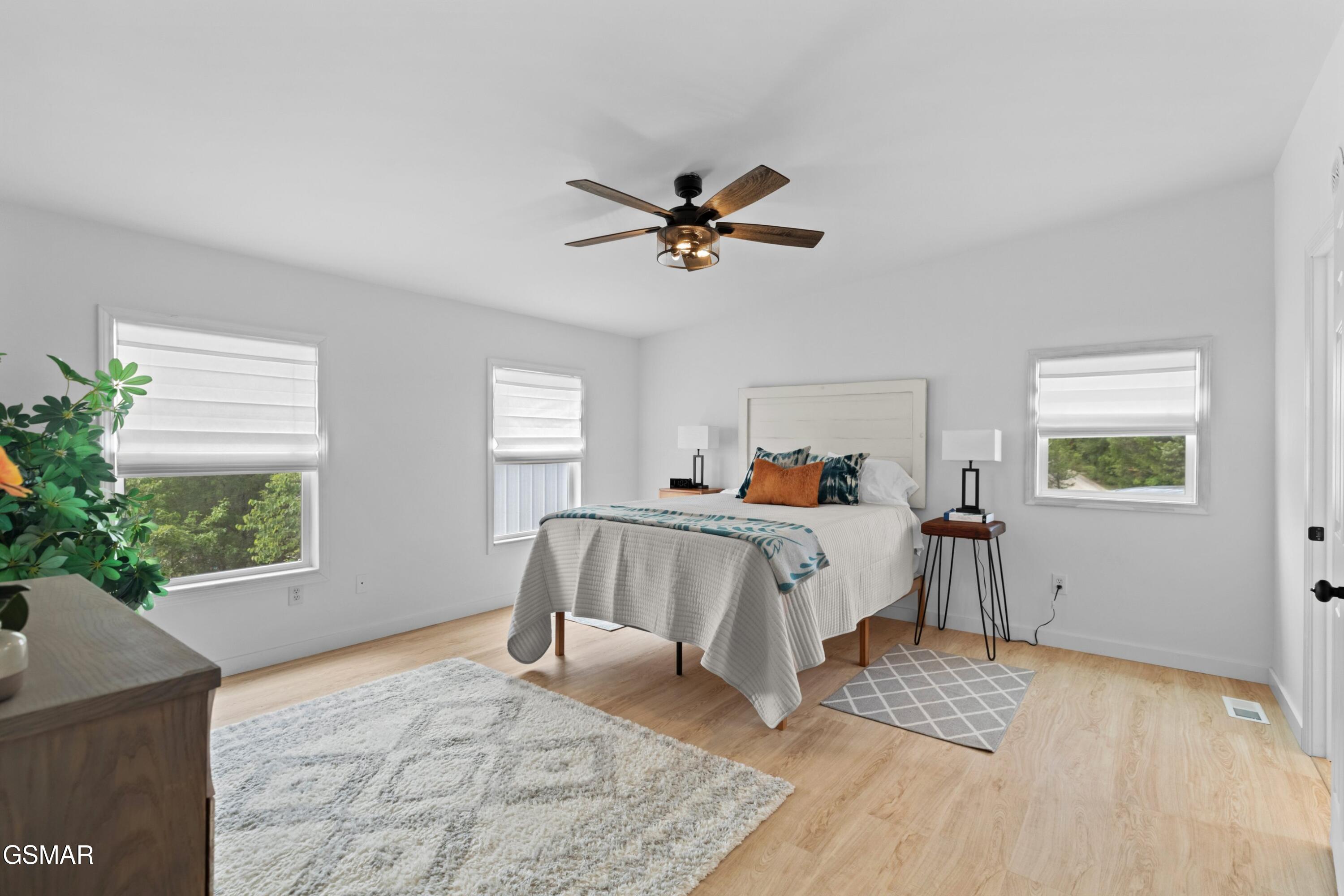 Dandridge, Tennessee, 37725, United States, 3 Bedrooms Bedrooms, ,2 BathroomsBathrooms,Residential,For Sale,1937752