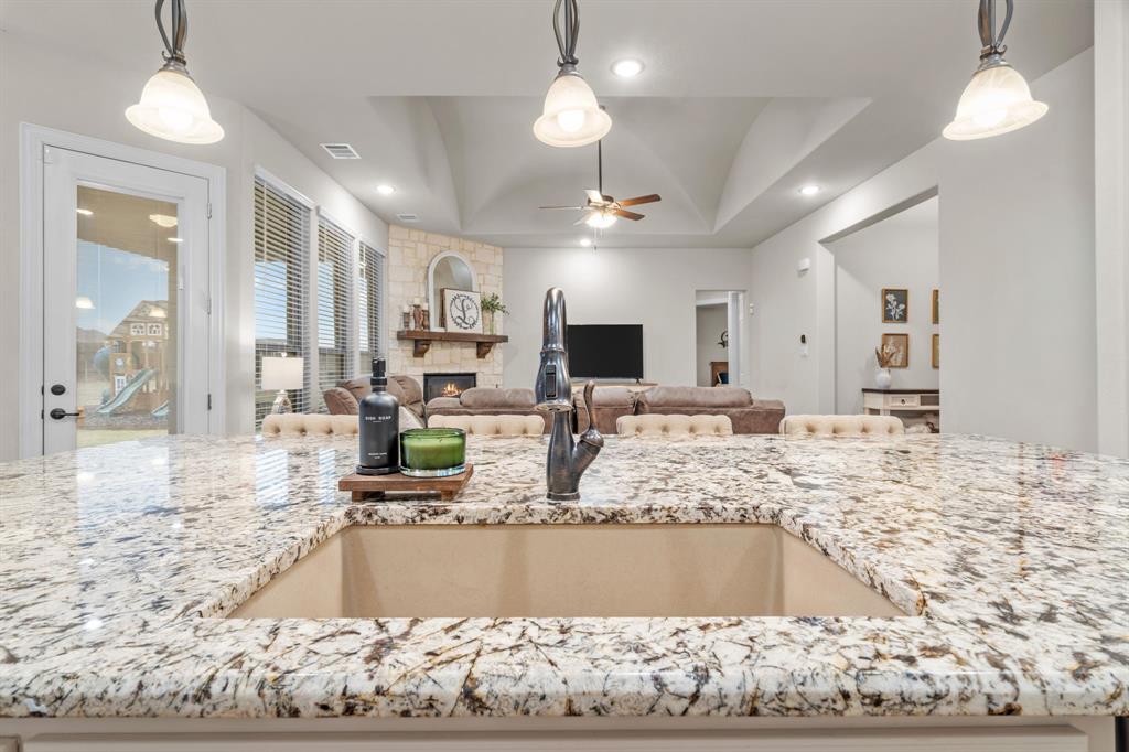 Waxahachie, Texas, 75165, United States, 4 Bedrooms Bedrooms, ,3 BathroomsBathrooms,Residential,For Sale,1981822