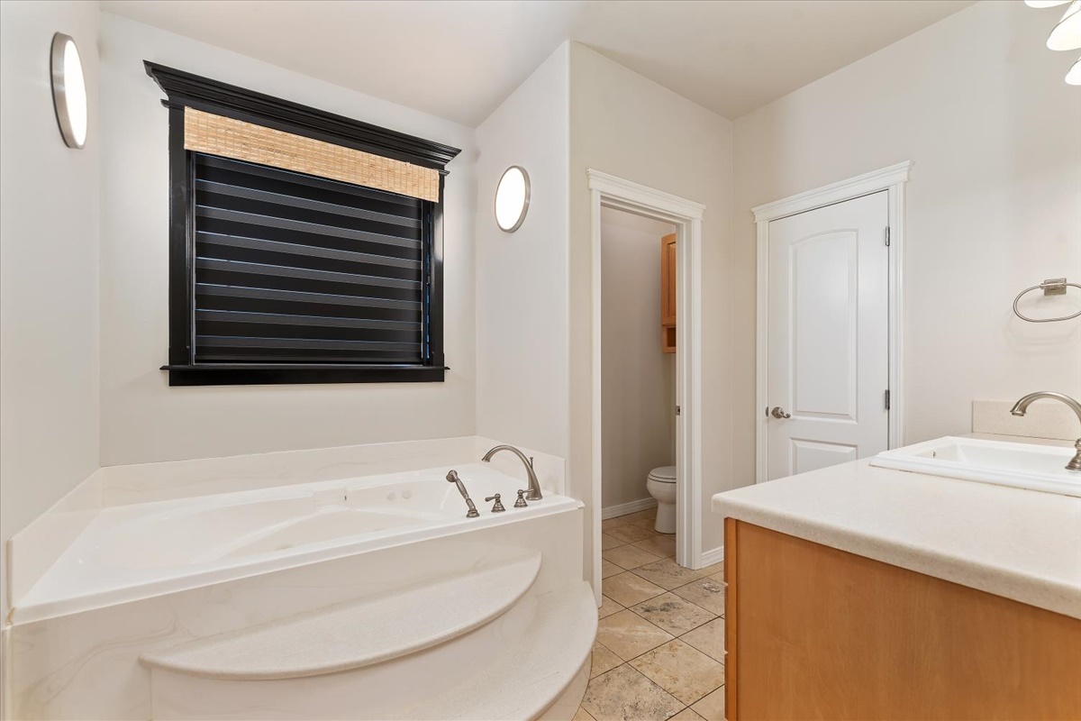 Mountain Home, Idaho, 83647, United States, 4 Bedrooms Bedrooms, ,5 BathroomsBathrooms,Residential,For Sale,1978242