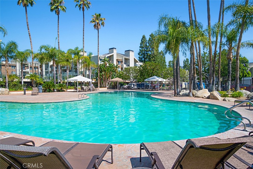 Woodland Hills, California, 91367, United States, 2 Bedrooms Bedrooms, ,2 BathroomsBathrooms,Residential,For Sale,1966516