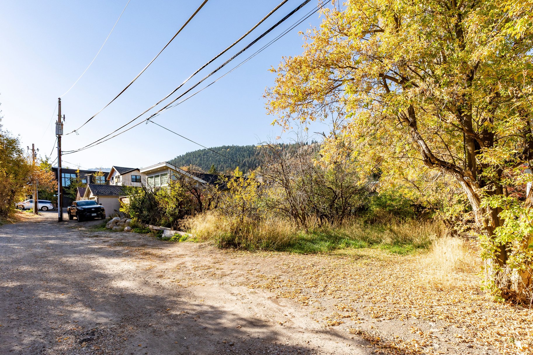  Redevelopment Opportunity on a Flat Lot Walkable to Main Street and Town Lift - 物件實景