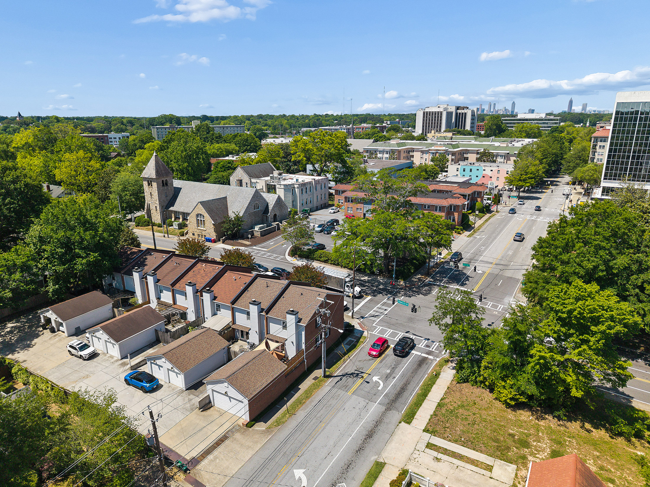  Renovated Move-In Ready End-Unit Townhome - 物件實景