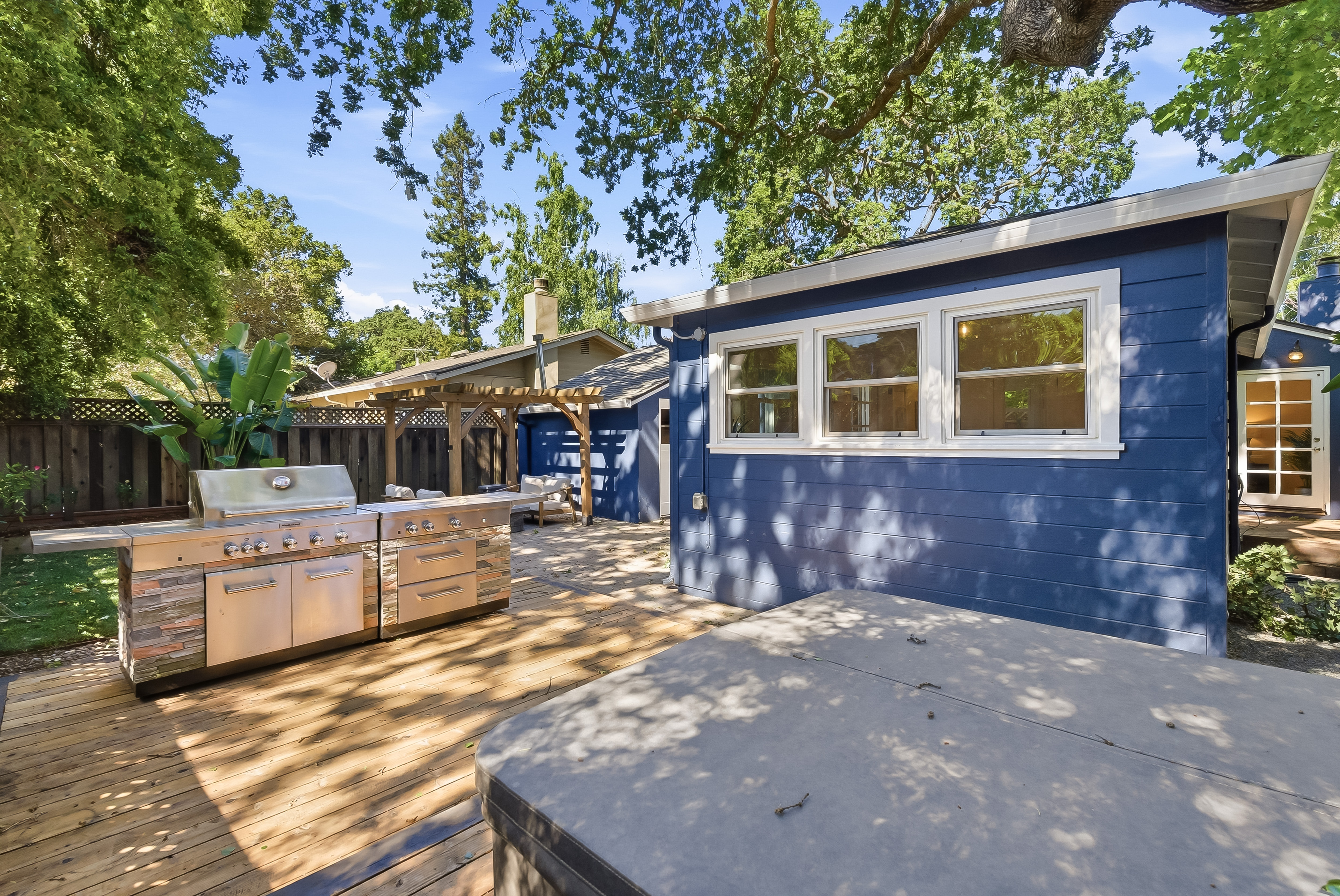  Modern Comfort & Backyard Bliss in North Fair Oaks - 物件實景