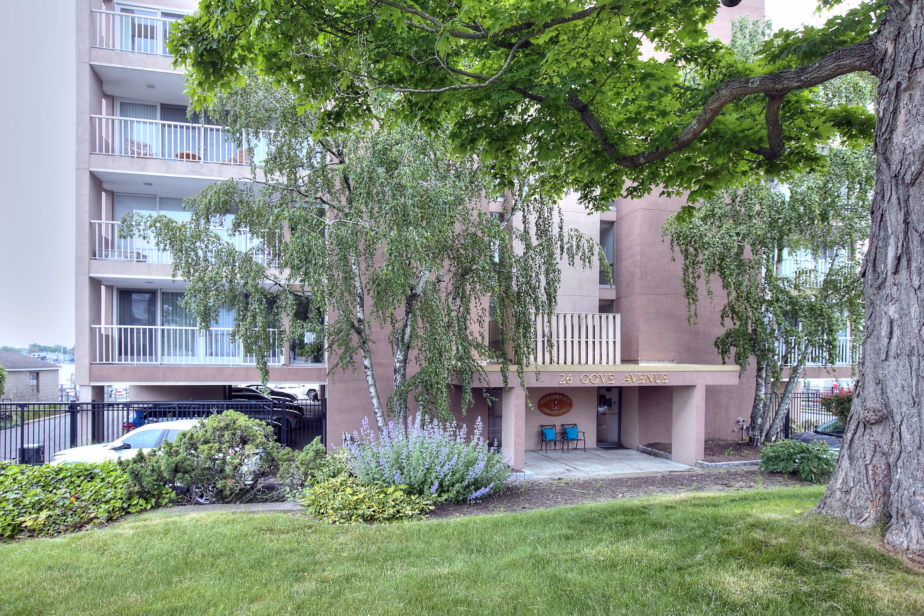 Norwalk, Connecticut, 06855, United States, 2 Bedrooms Bedrooms, ,2 BathroomsBathrooms,Residential,For Sale,1838207