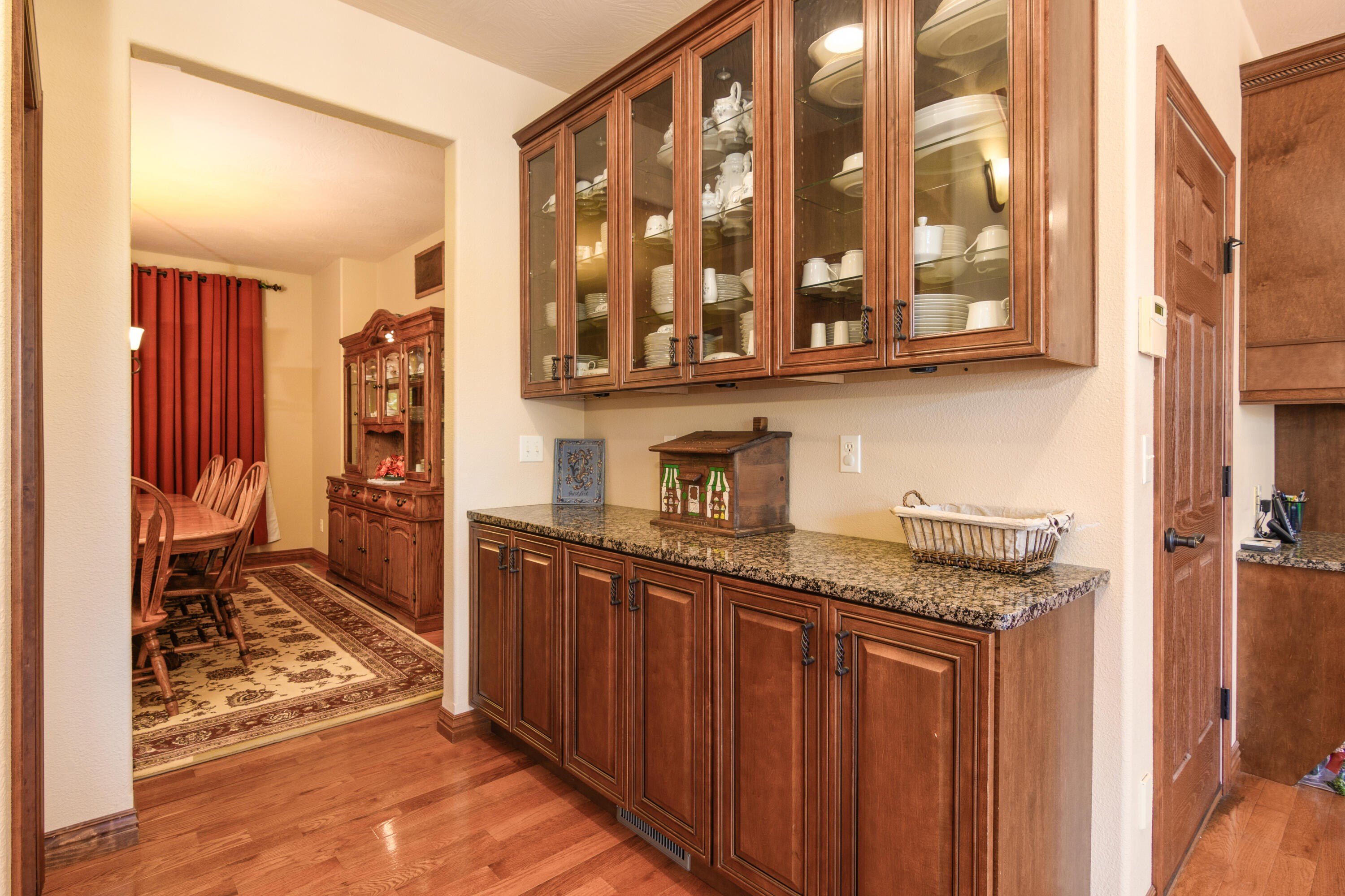 Walnut Shade, Missouri, 65771, United States, 6 Bedrooms Bedrooms, ,5 BathroomsBathrooms,Residential,For Sale,1975828