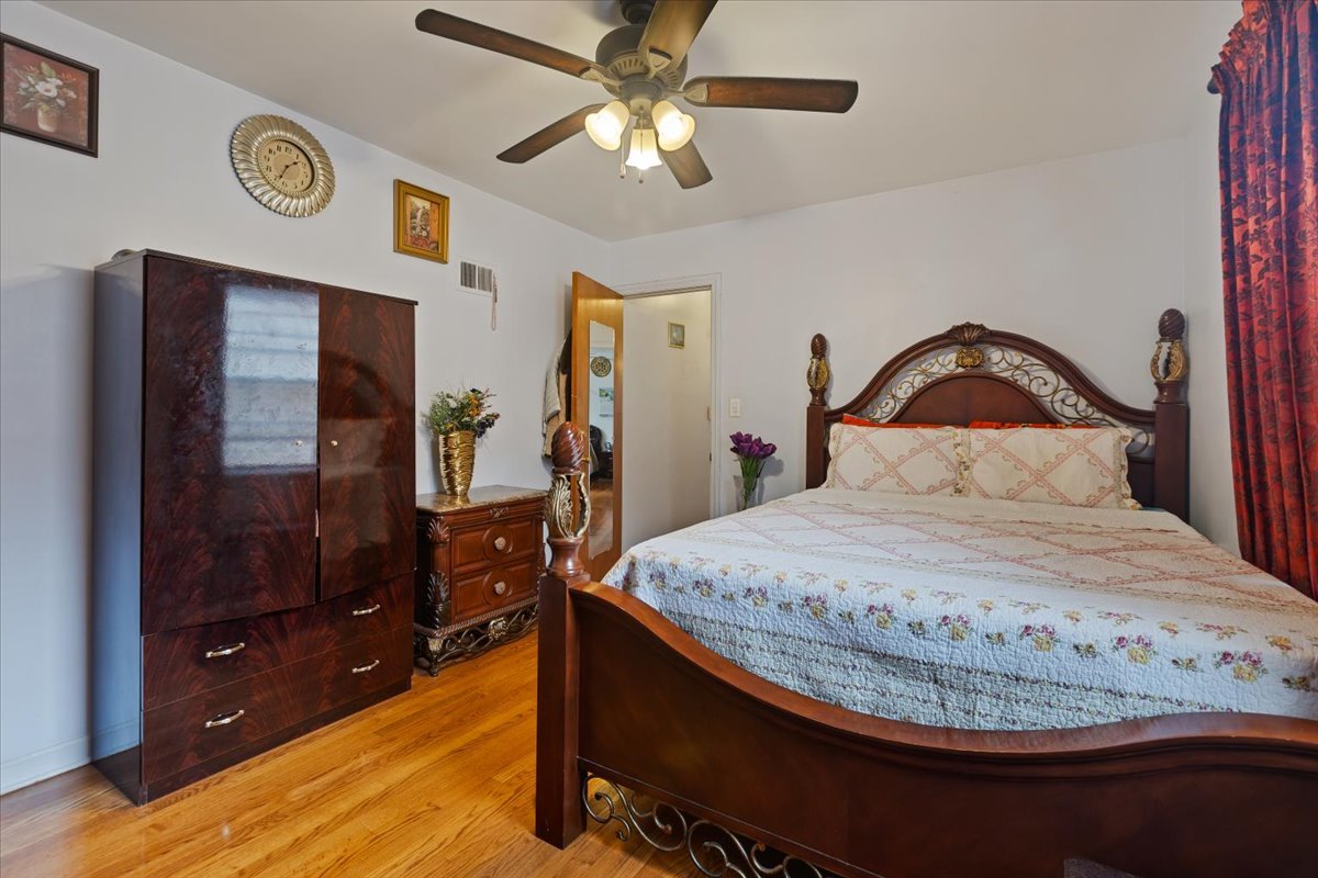 Chicago, Illinois, 60645, United States, 3 Bedrooms Bedrooms, ,3 BathroomsBathrooms,Residential,For Sale,1976245