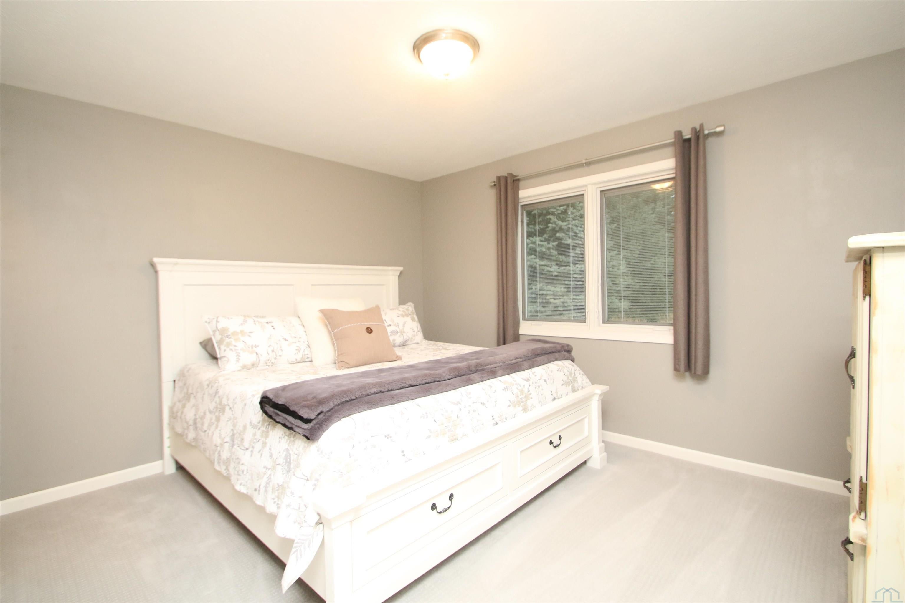 Dakota Dunes, South Dakota, 57049, United States, 4 Bedrooms Bedrooms, ,3 BathroomsBathrooms,Residential,For Sale,2033503