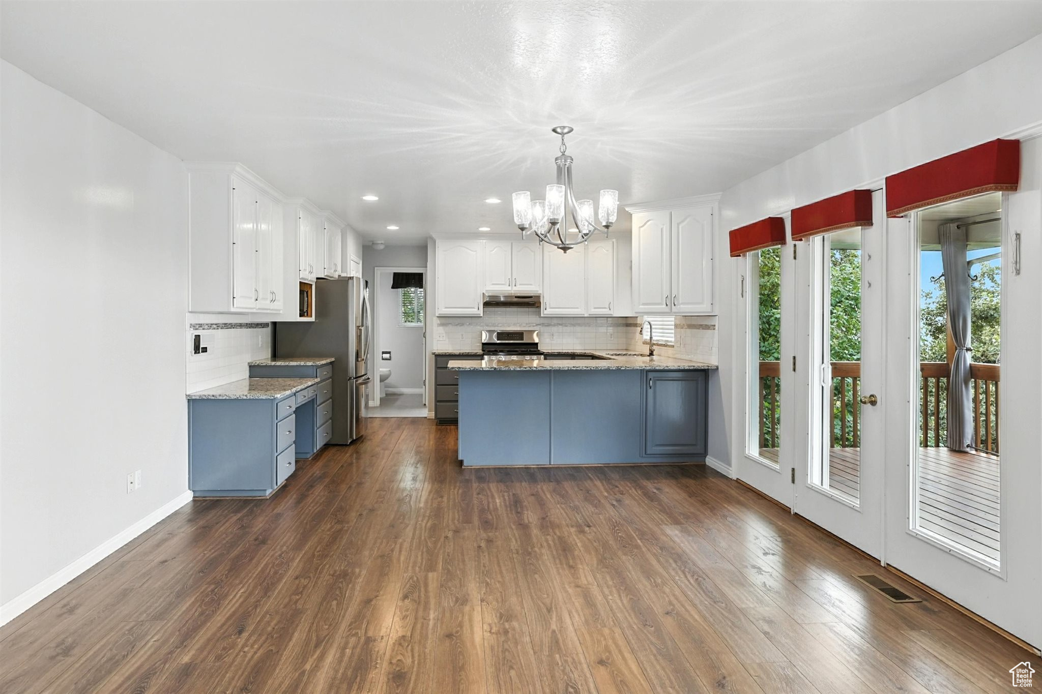 Bountiful, Utah, 84010, United States, 5 Bedrooms Bedrooms, ,4 BathroomsBathrooms,Residential,For Sale,1926219