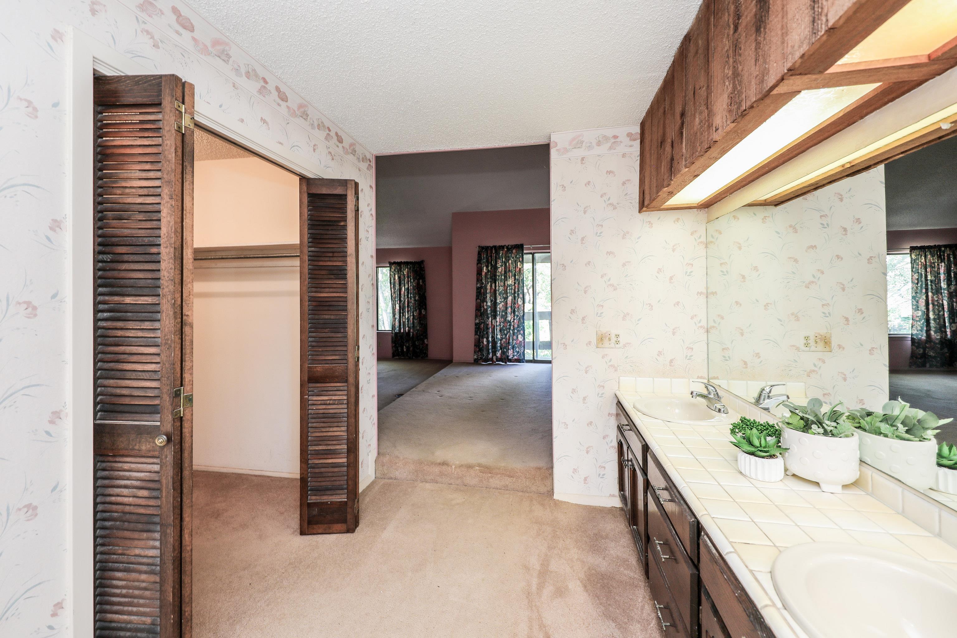 LAREDO, Texas, 78041, United States, 5 Bedrooms Bedrooms, ,3 BathroomsBathrooms,Residential,For Sale,1967607