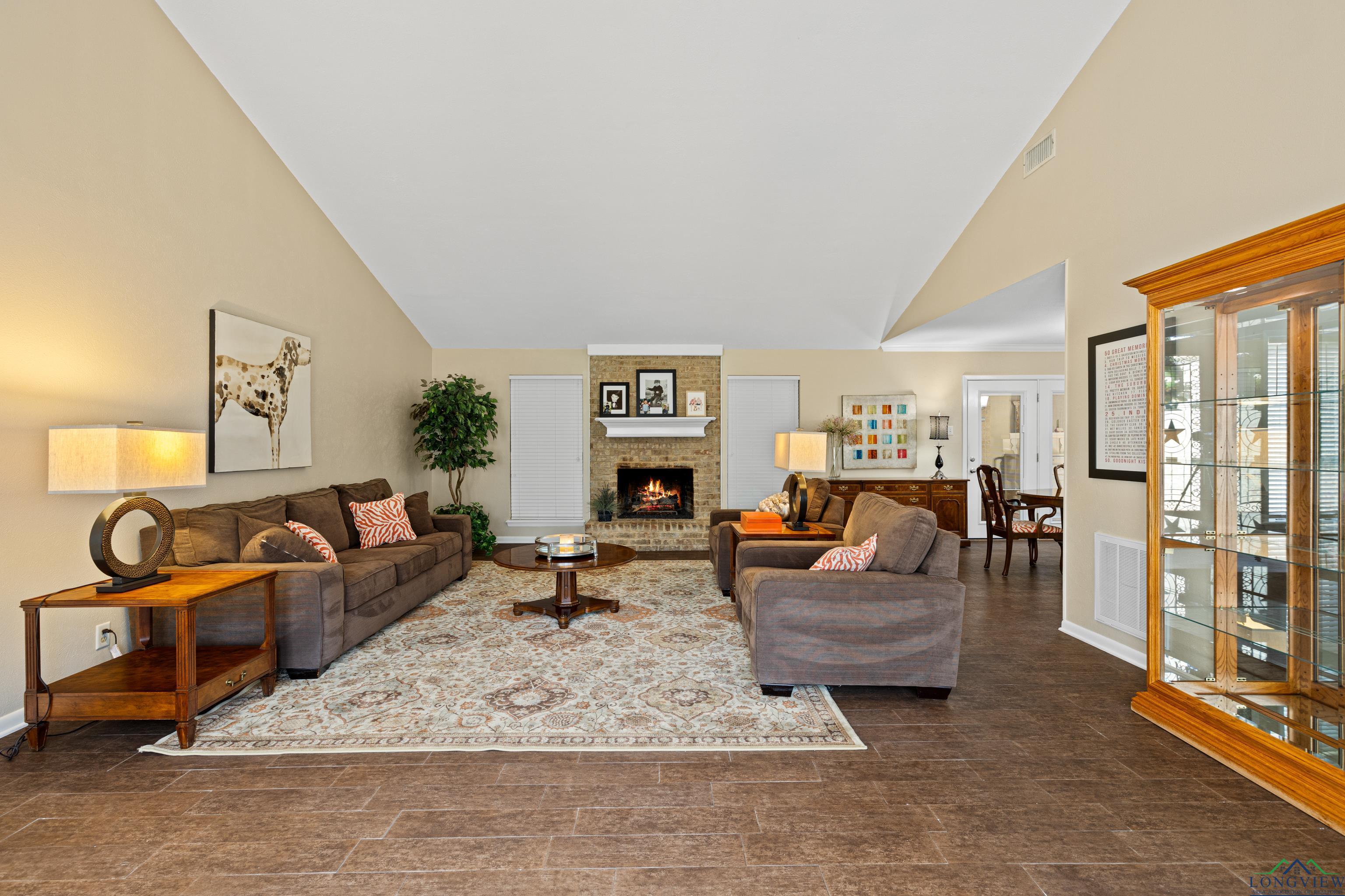 Kilgore, Texas, 75662, United States, 4 Bedrooms Bedrooms, ,3 BathroomsBathrooms,Residential,For Sale,1949860