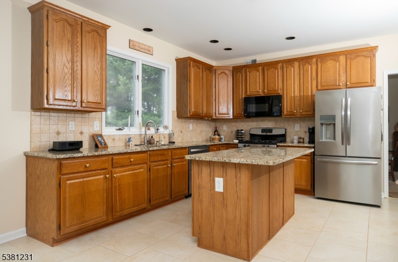 Mount Olive Twp., New Jersey, 07836-4410, United States, 4 Bedrooms Bedrooms, ,3 BathroomsBathrooms,Residential,For Sale,1944608