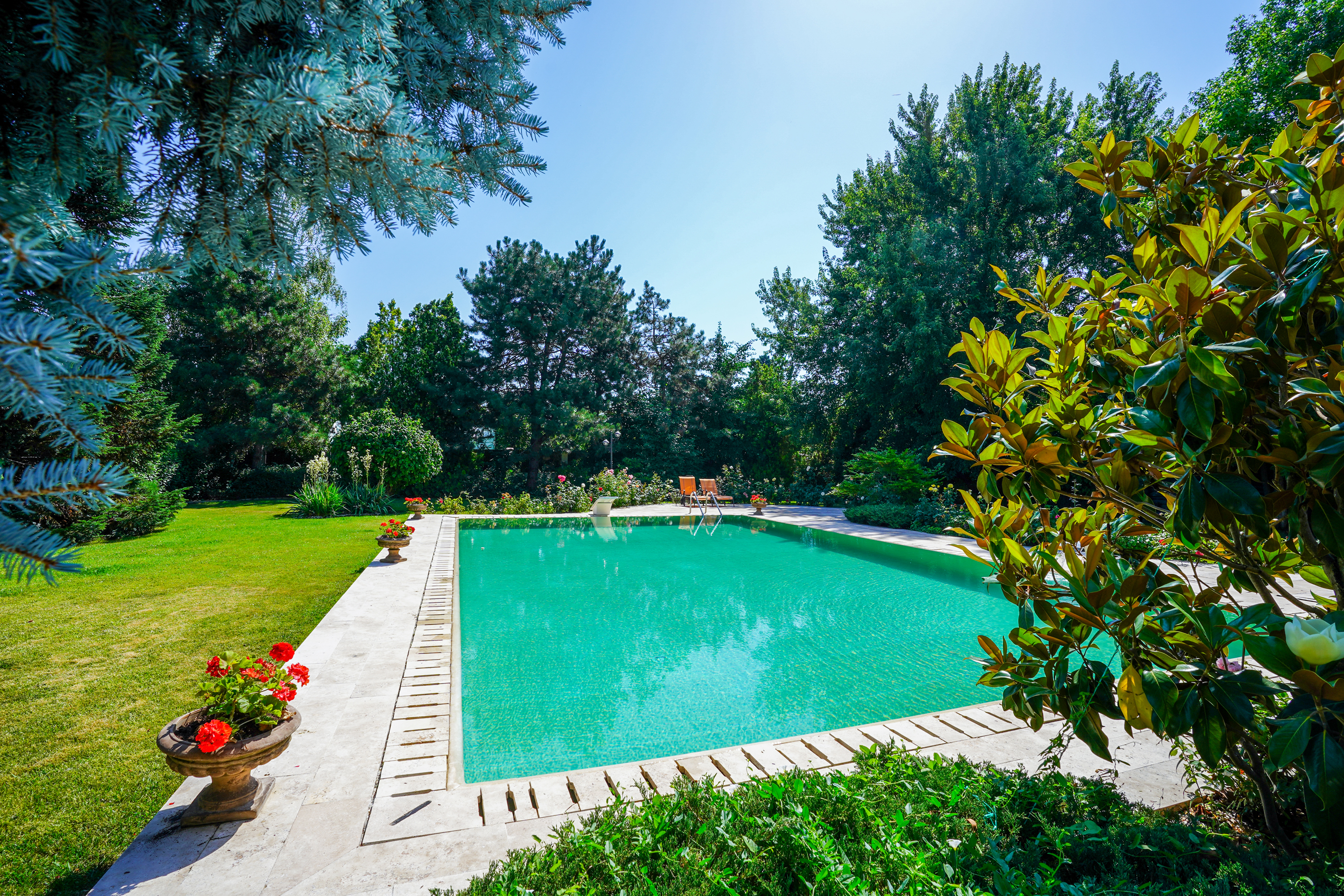  Secluded Villa with Expansive Garden & Pool in Corbeanca - 物件實景