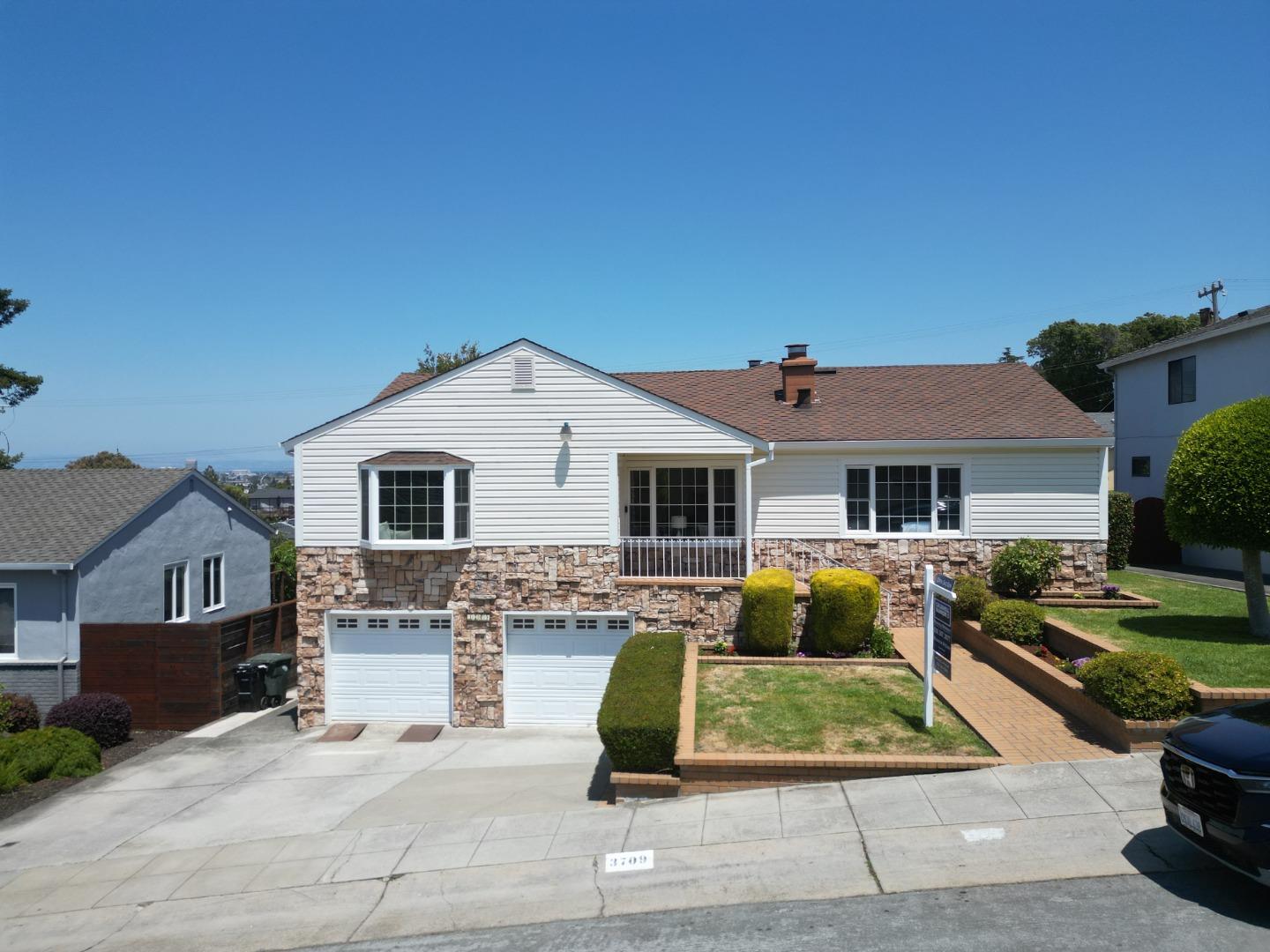 San Mateo, California, 94403, United States, 4 Bedrooms Bedrooms, ,3 BathroomsBathrooms,Residential,For Sale,1848740