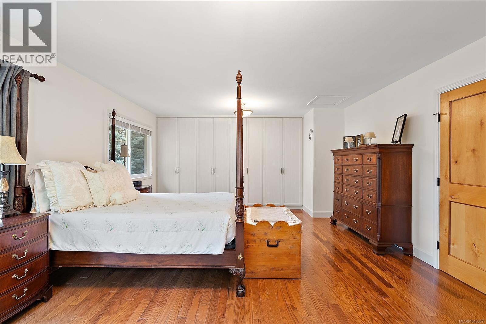 NORTH SAANICH, British Columbia, V8L 5L5, CA, 5 Bedrooms Bedrooms, ,4 BathroomsBathrooms,Residential,For Sale,1946996