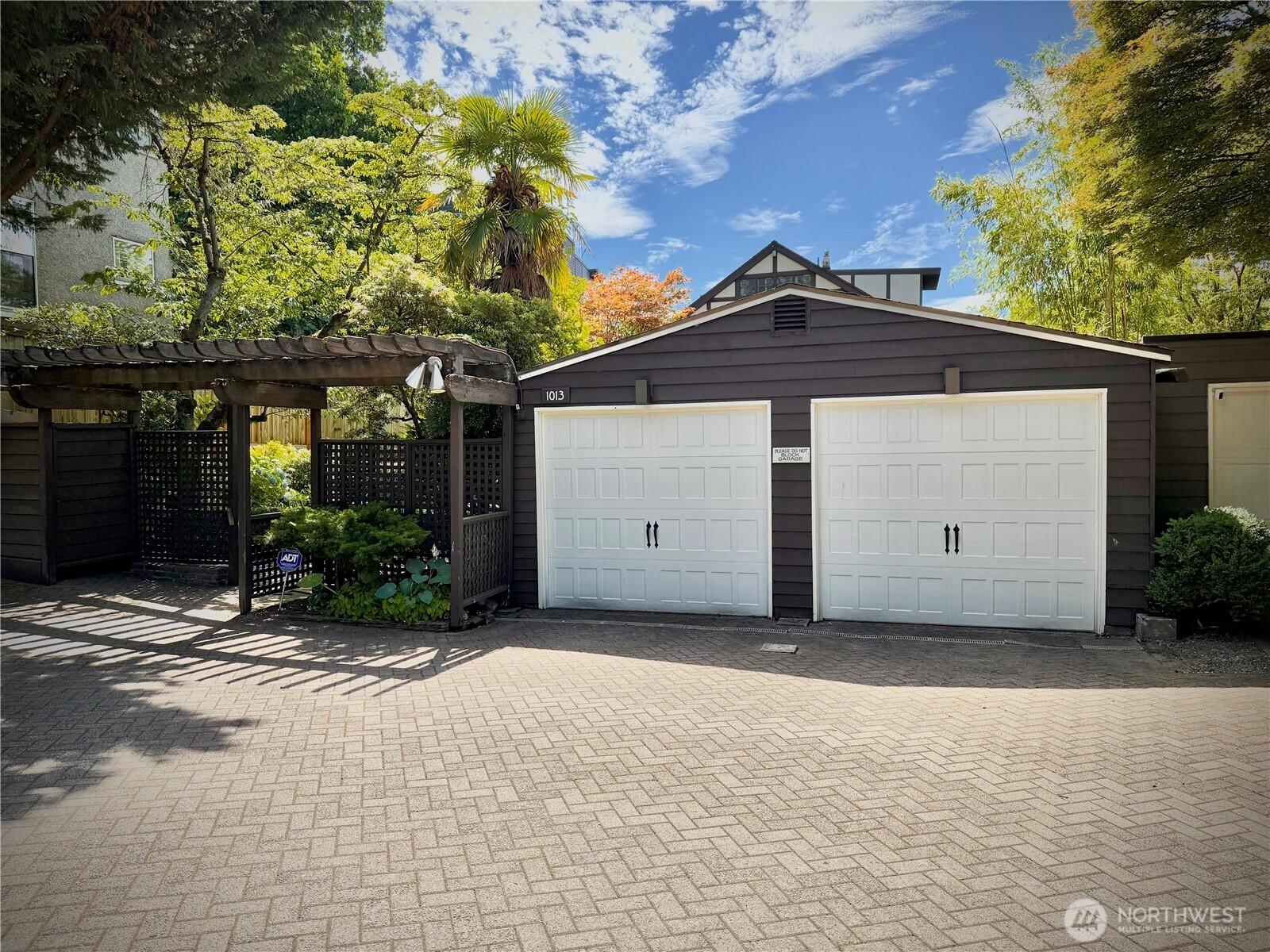 SEATTLE, Washington, 98102, United States, 2 Bedrooms Bedrooms, ,3 BathroomsBathrooms,Residential,For Sale,1901713