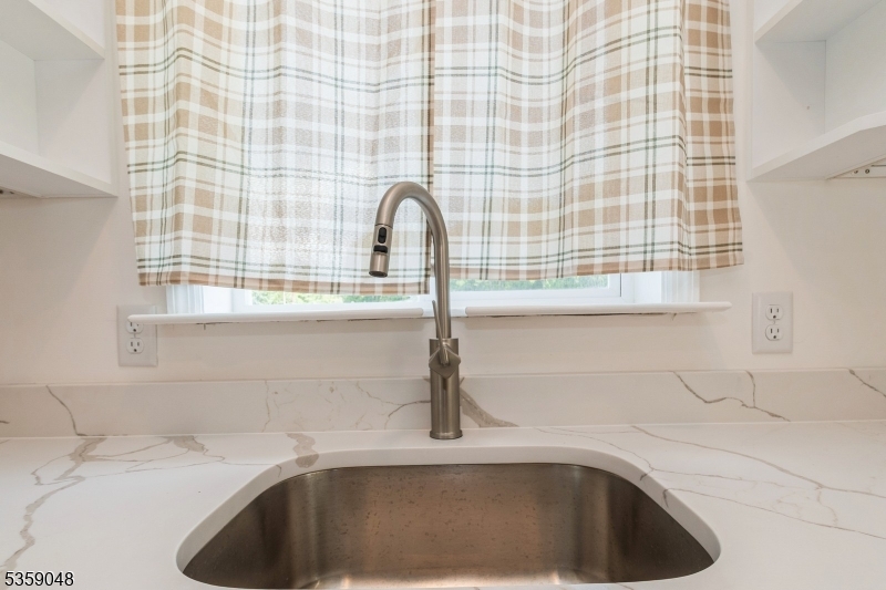 Franklin Twp., New Jersey, 08825, United States, 2 Bedrooms Bedrooms, ,3 BathroomsBathrooms,Residential,For Sale,1820941
