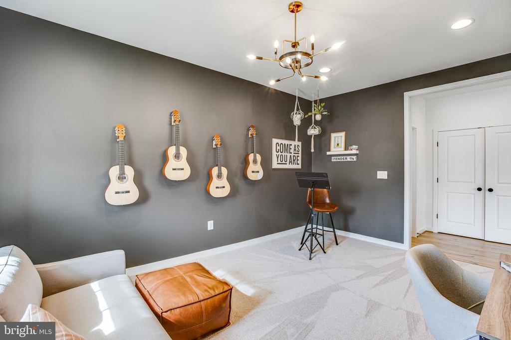 Fredericksburg, Virginia, 22406, United States, 4 Bedrooms Bedrooms, ,4 BathroomsBathrooms,Residential,For Sale,1849791