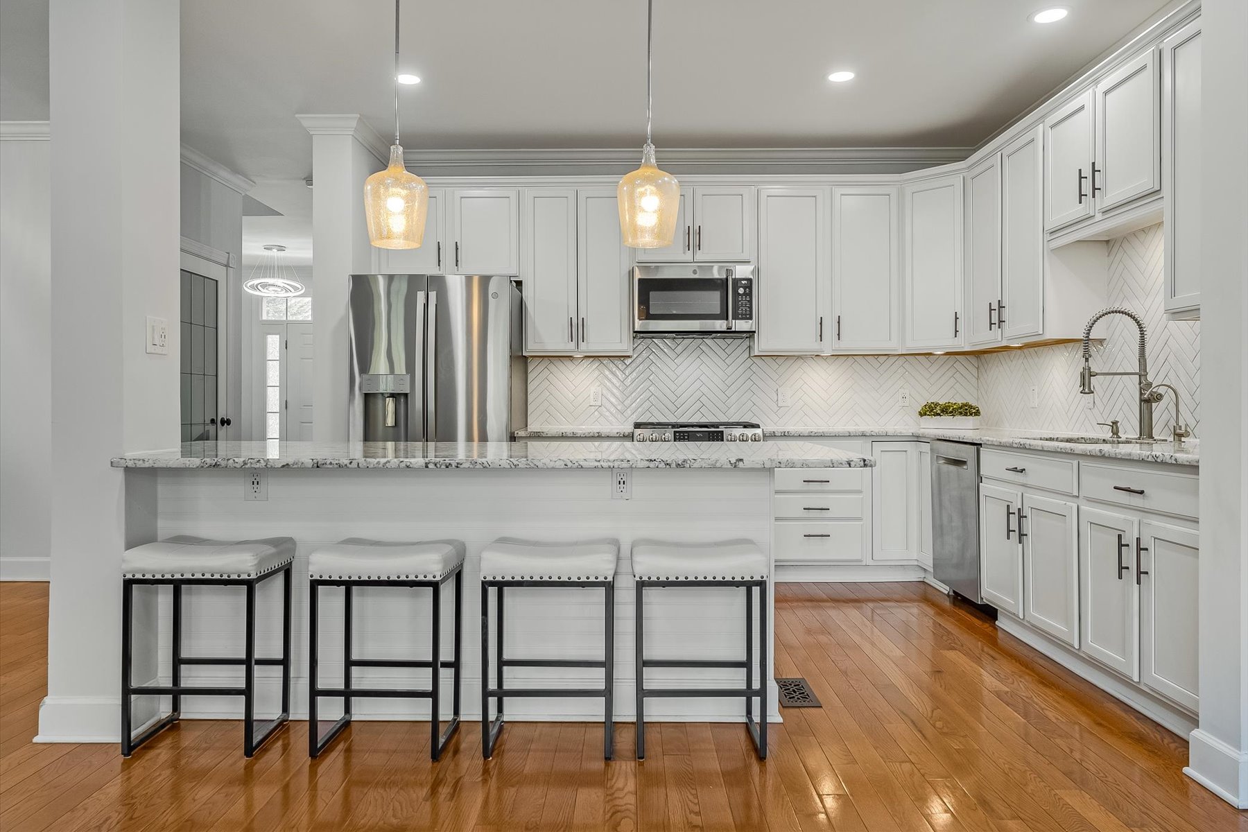  Experience Urban Luxury with this End-Unit Townhome - 物件實景