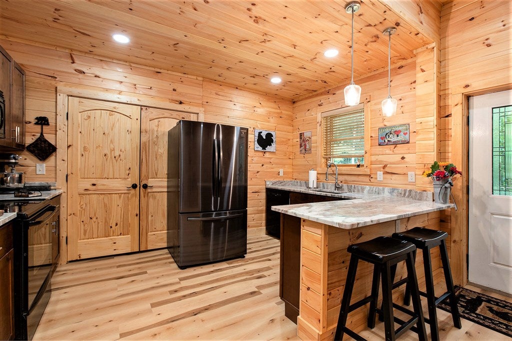 Blue Ridge, Georgia, 30513, United States, 4 Bedrooms Bedrooms, ,3 BathroomsBathrooms,Residential,For Sale,1876704