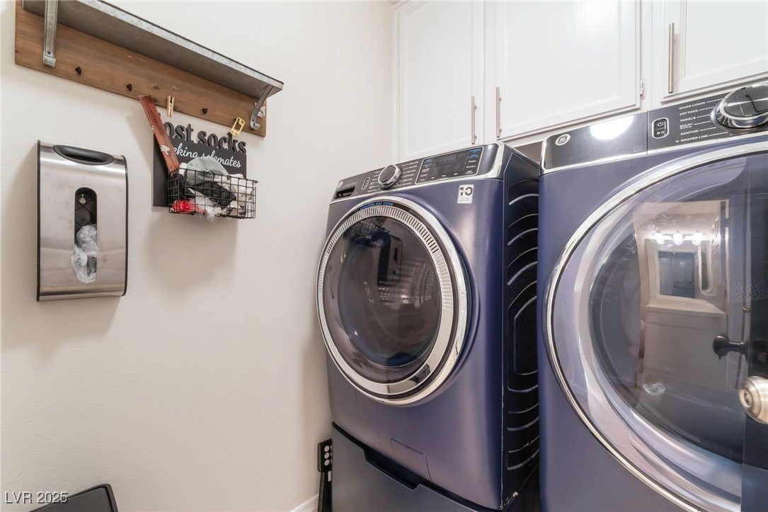 Las Vegas, Nevada, 89117, United States, 3 Bedrooms Bedrooms, ,3 BathroomsBathrooms,Residential,For Sale,1982245