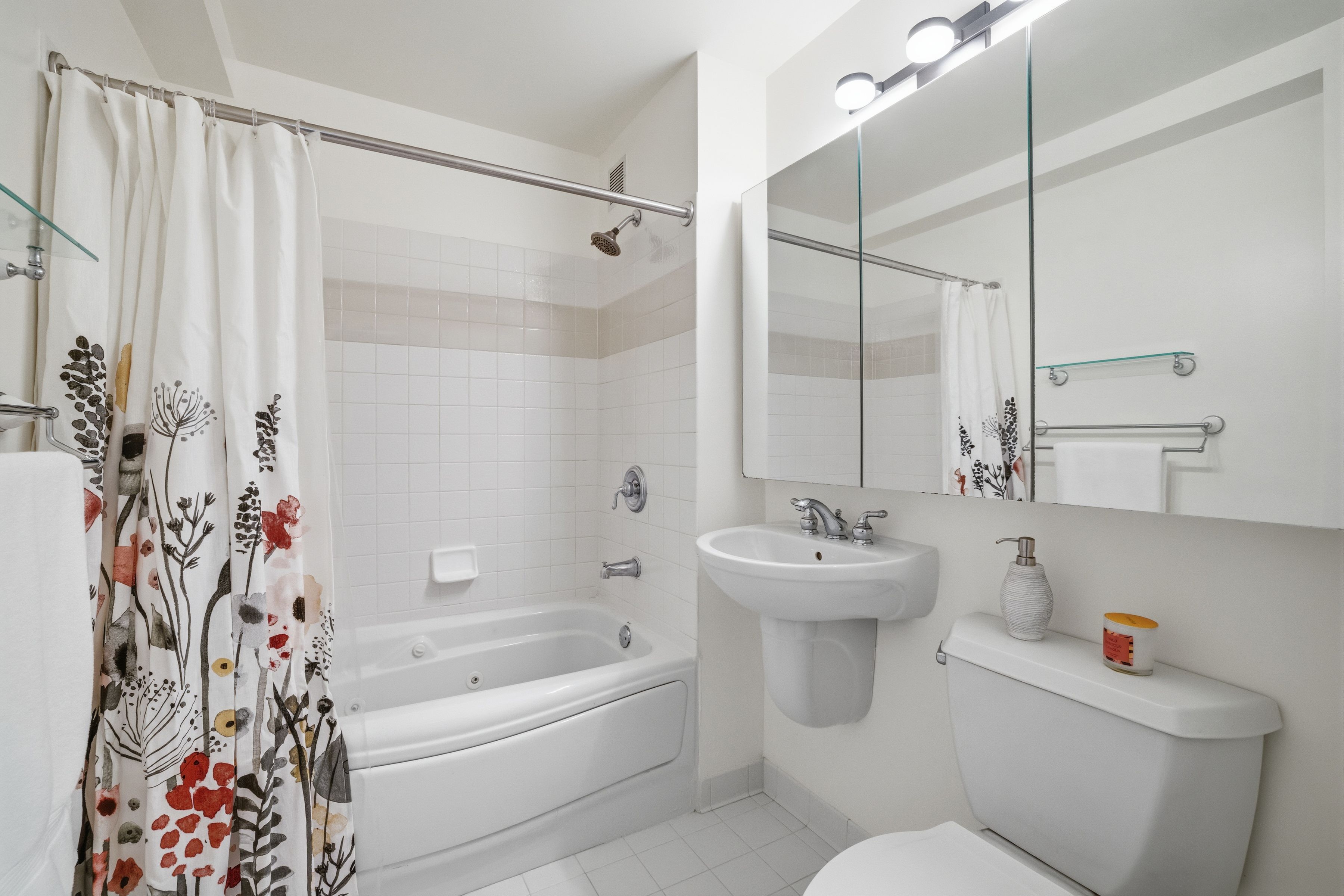  2 Bedroom / 2 Bath Full Service Condo - 物件實景