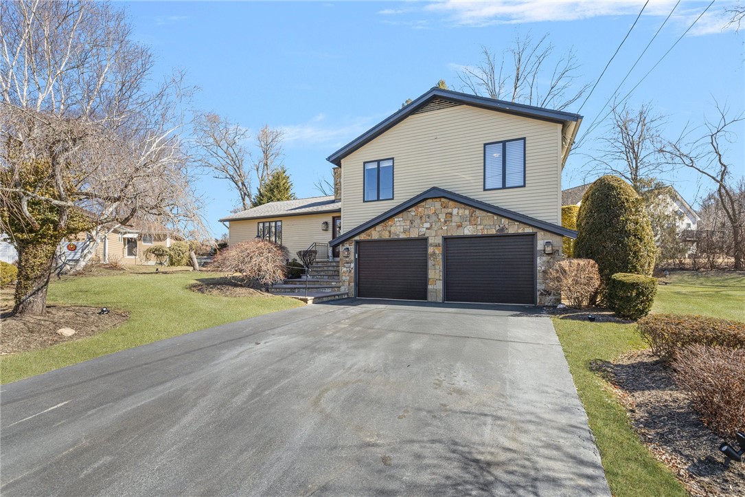 North Providence, Rhode Island, 02904, United States, 3 Bedrooms Bedrooms, ,4 BathroomsBathrooms,Residential,For Sale,1988157