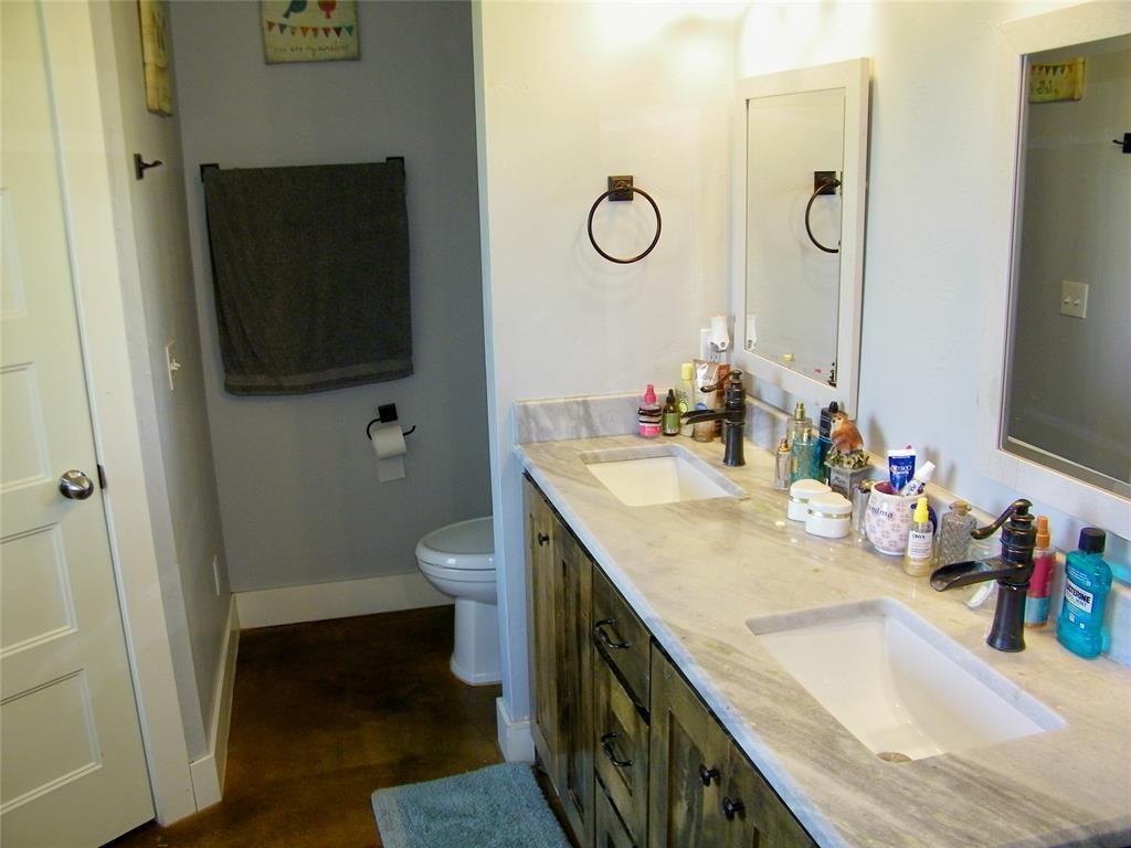 Kingfisher, Oklahoma, 73750, United States, 4 Bedrooms Bedrooms, ,3 BathroomsBathrooms,Residential,For Sale,2005459