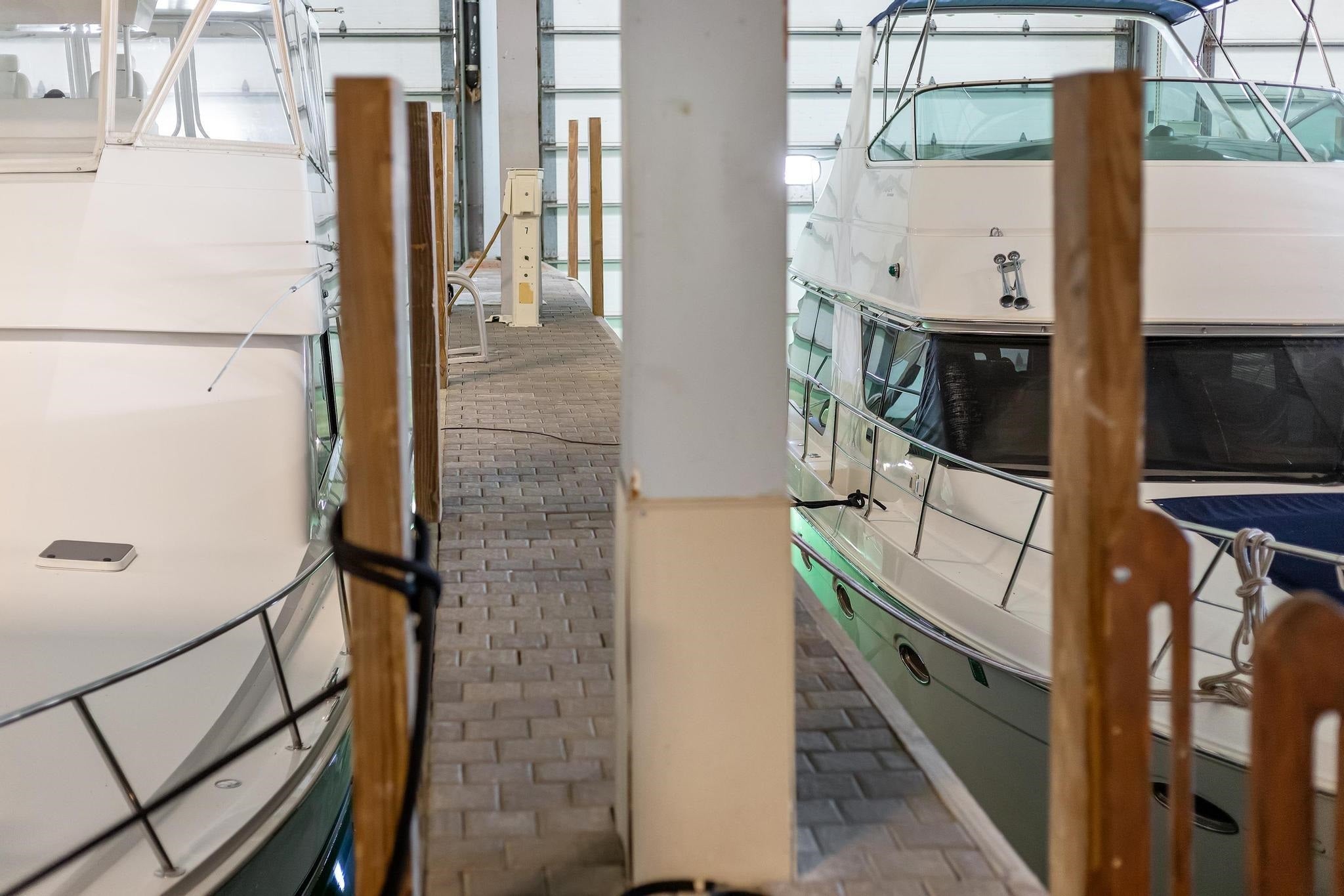 Harrison Twp, Michigan, 48045, United States, 2 Bedrooms Bedrooms, ,3 BathroomsBathrooms,Residential,For Sale,1979598