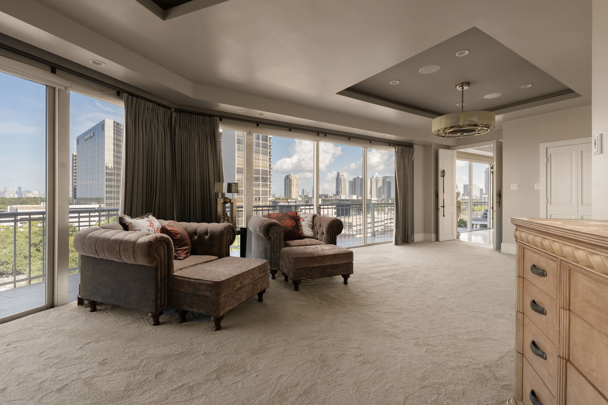  5050 Woodway Drive #8N - 物件實景