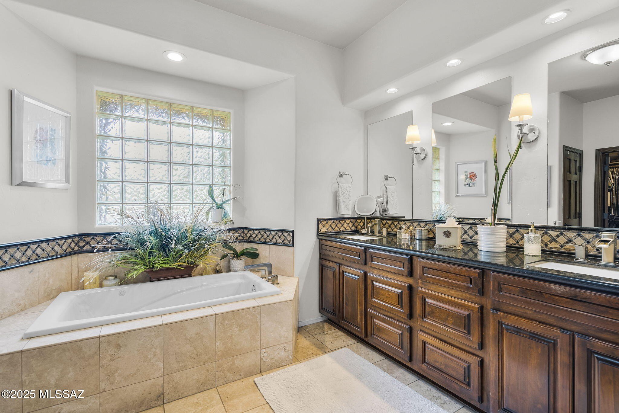 Nogales, Arizona, 85621, United States, 4 Bedrooms Bedrooms, ,7 BathroomsBathrooms,Residential,For Sale,1975895