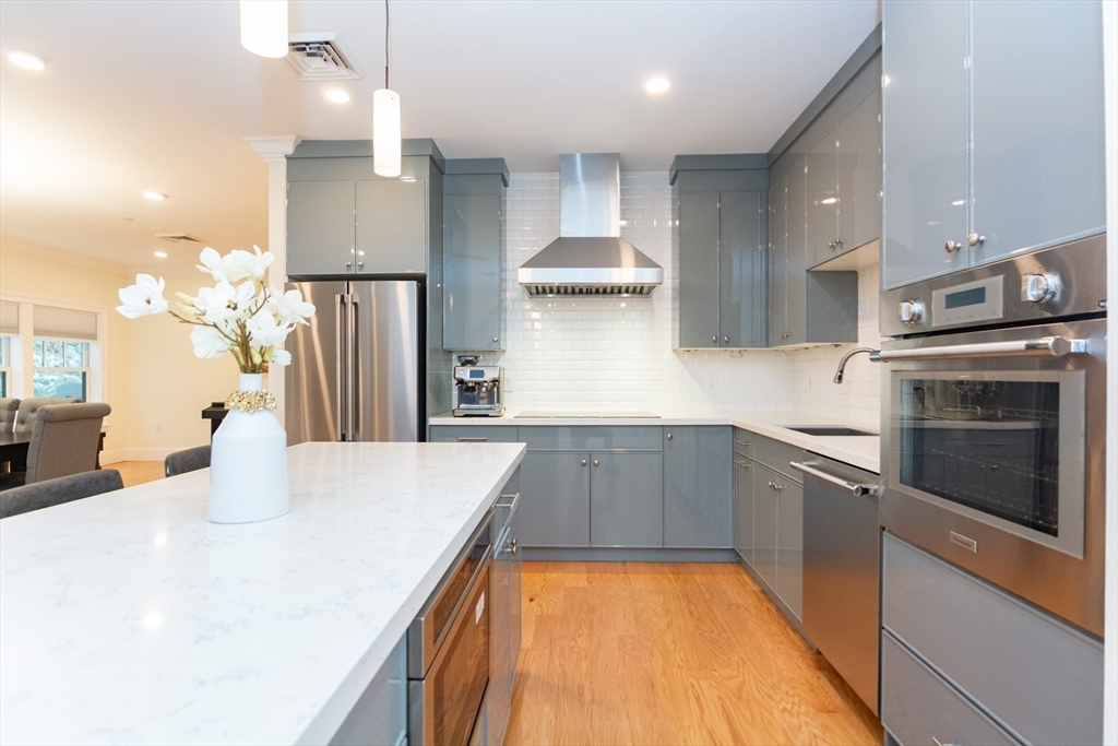 Winchester, Massachusetts, 01890, United States, 2 Bedrooms Bedrooms, ,2 BathroomsBathrooms,Residential,For Sale,1989425