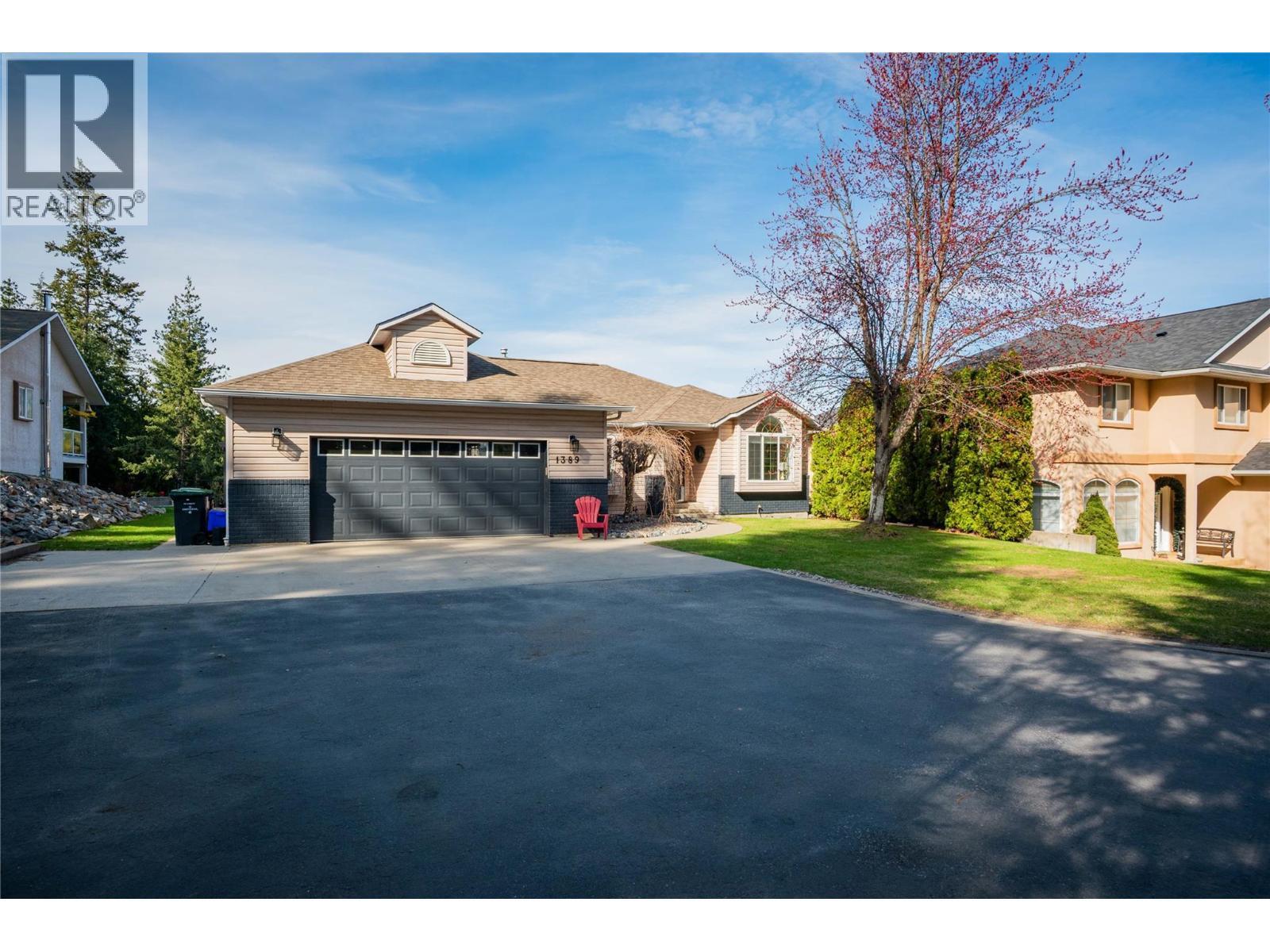 CASTLEGAR, British Columbia, V1N 3Z1, CA, 5 Bedrooms Bedrooms, ,3 BathroomsBathrooms,Residential,For Sale,1918005