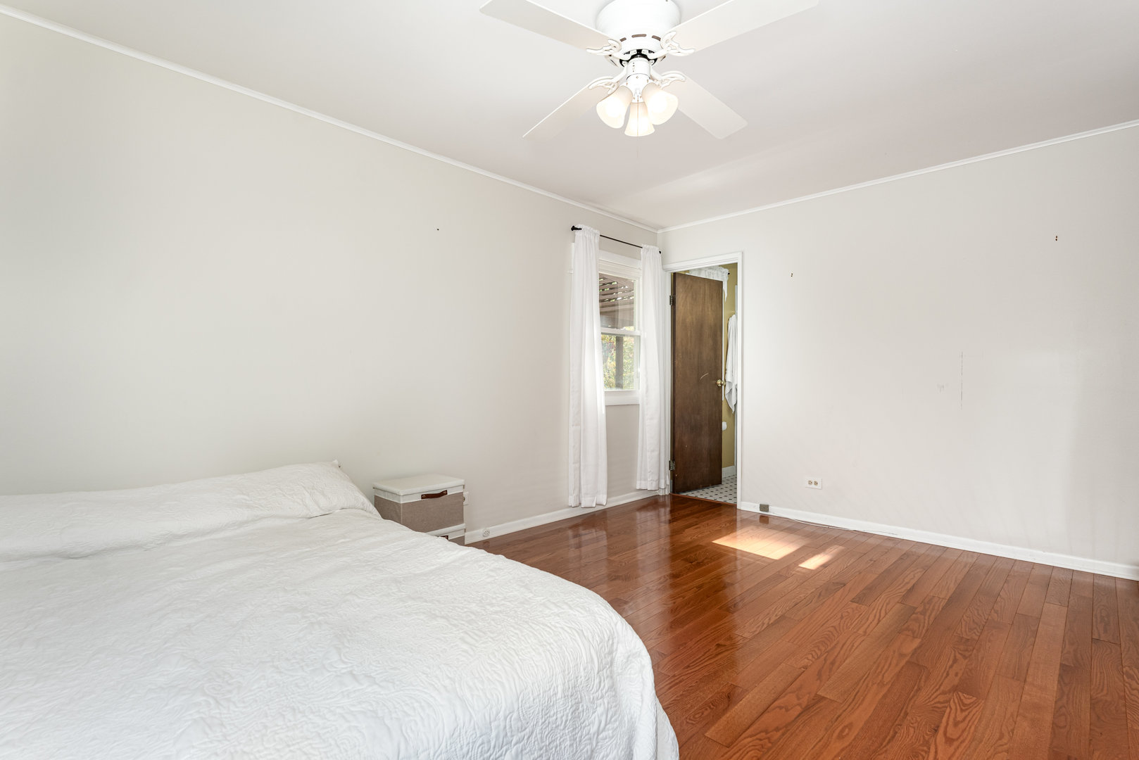 Hoffman Estates, Illinois, 60192, United States, 4 Bedrooms Bedrooms, ,3 BathroomsBathrooms,Residential,For Sale,1961387