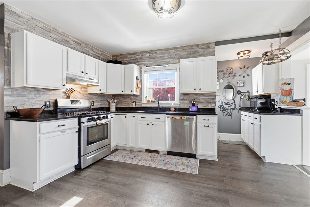 Lowell, Massachusetts, 01852, United States, 3 Bedrooms Bedrooms, ,3 BathroomsBathrooms,Residential,For Sale,1989388