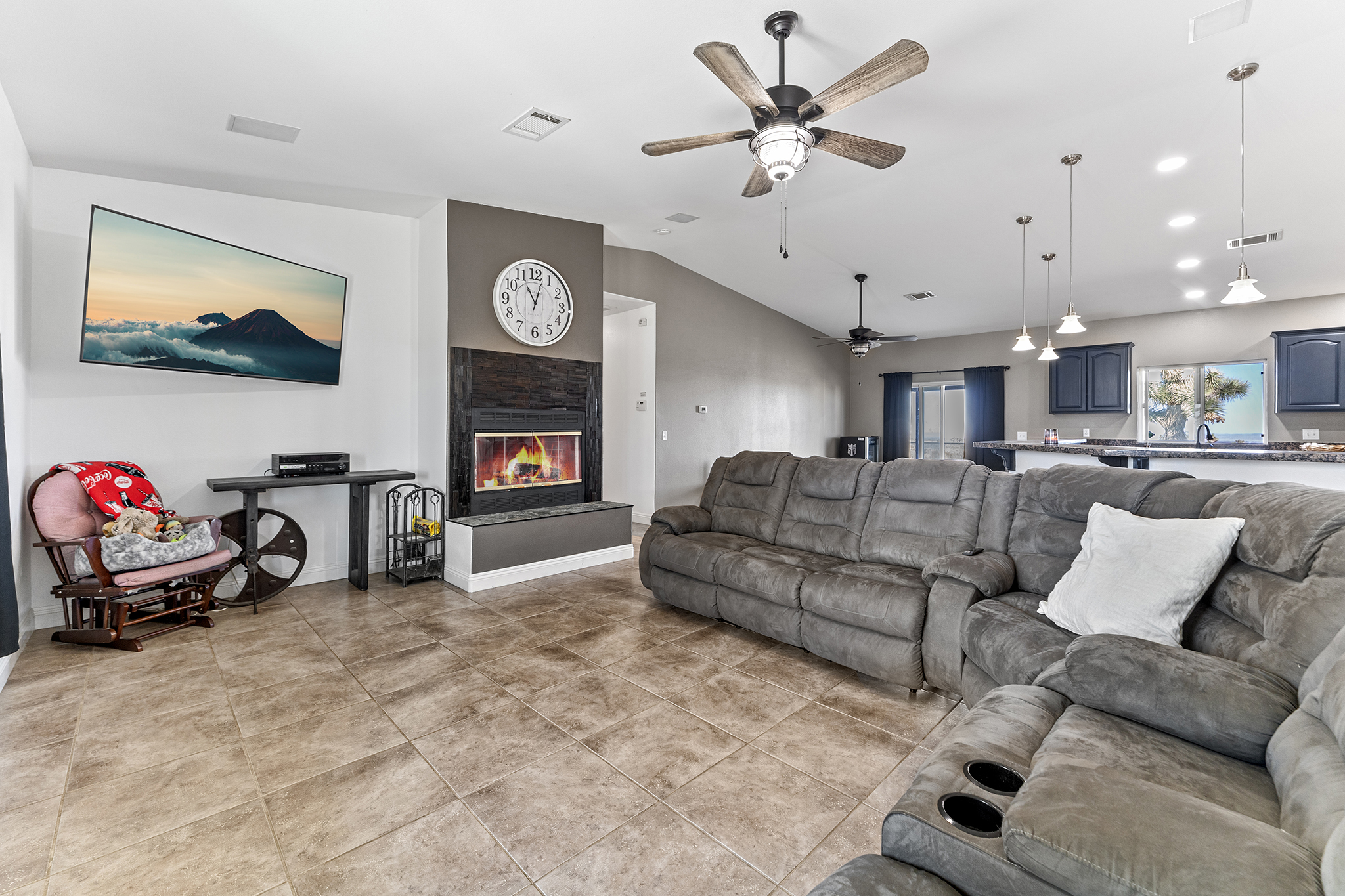 Pinon Hills, California, 92371, United States, 3 Bedrooms Bedrooms, ,2 BathroomsBathrooms,Residential,For Sale,1986100