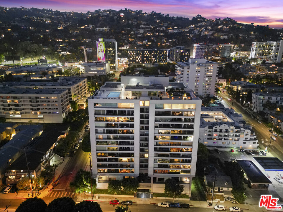West Hollywood, California, 90069, United States, 2 Bedrooms Bedrooms, ,2 BathroomsBathrooms,Residential,For Sale,1910905