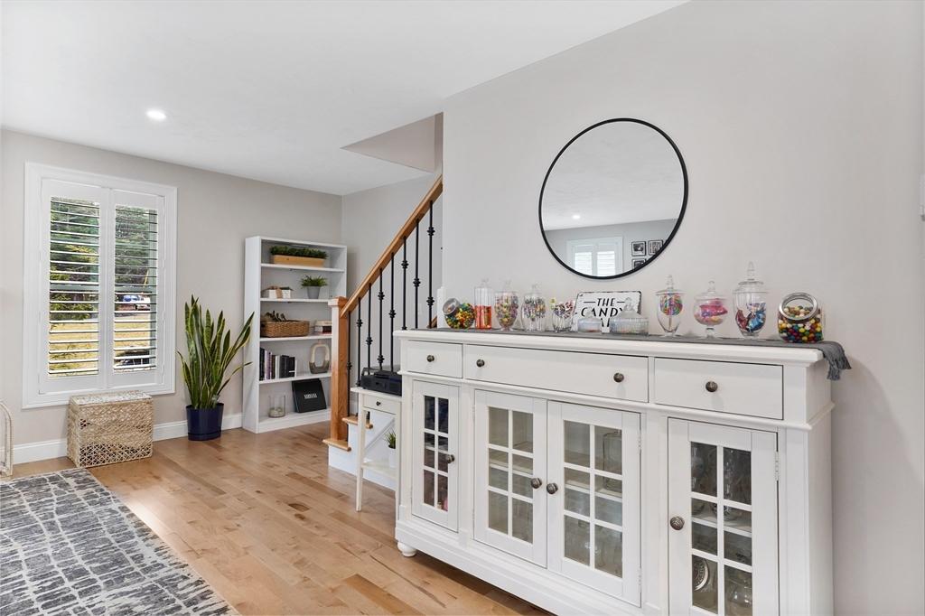 Sturbridge, Massachusetts, 01566, United States, 4 Bedrooms Bedrooms, ,4 BathroomsBathrooms,Residential,For Sale,1801654