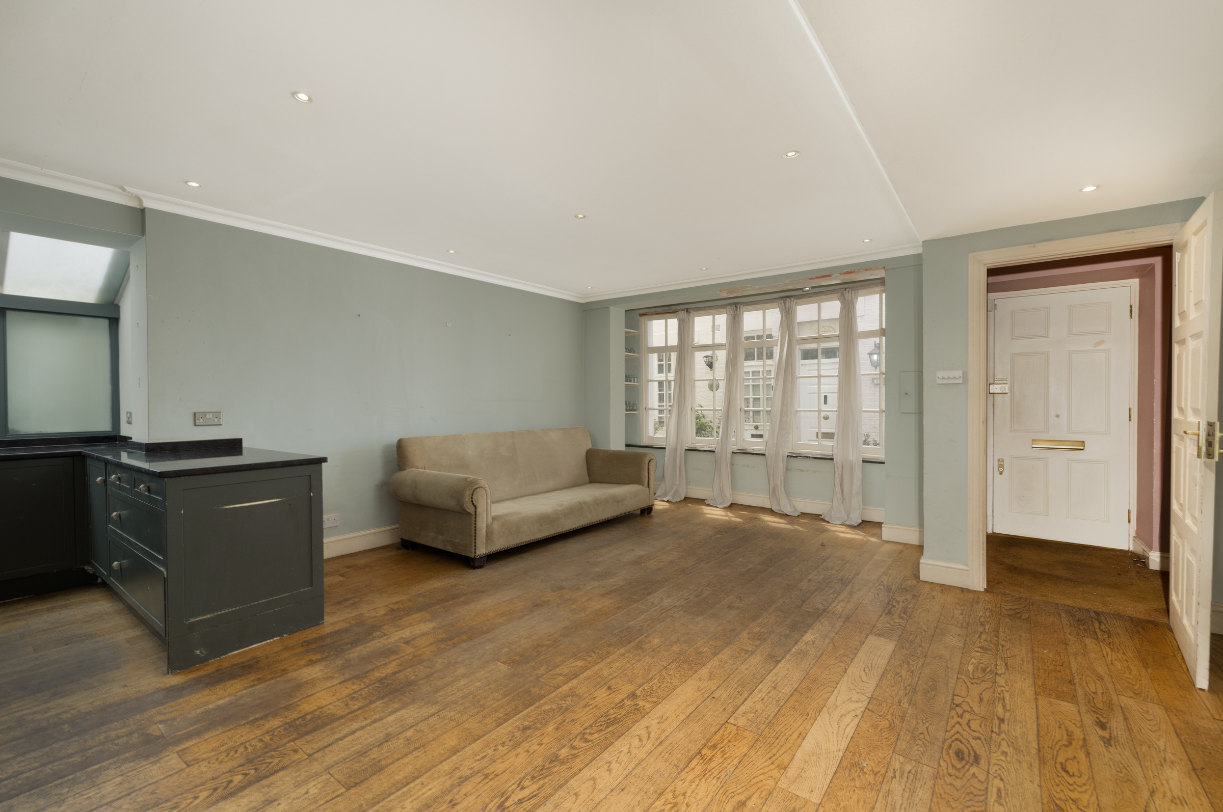  A Hidden Garden House with Exceptional Potential in Earl