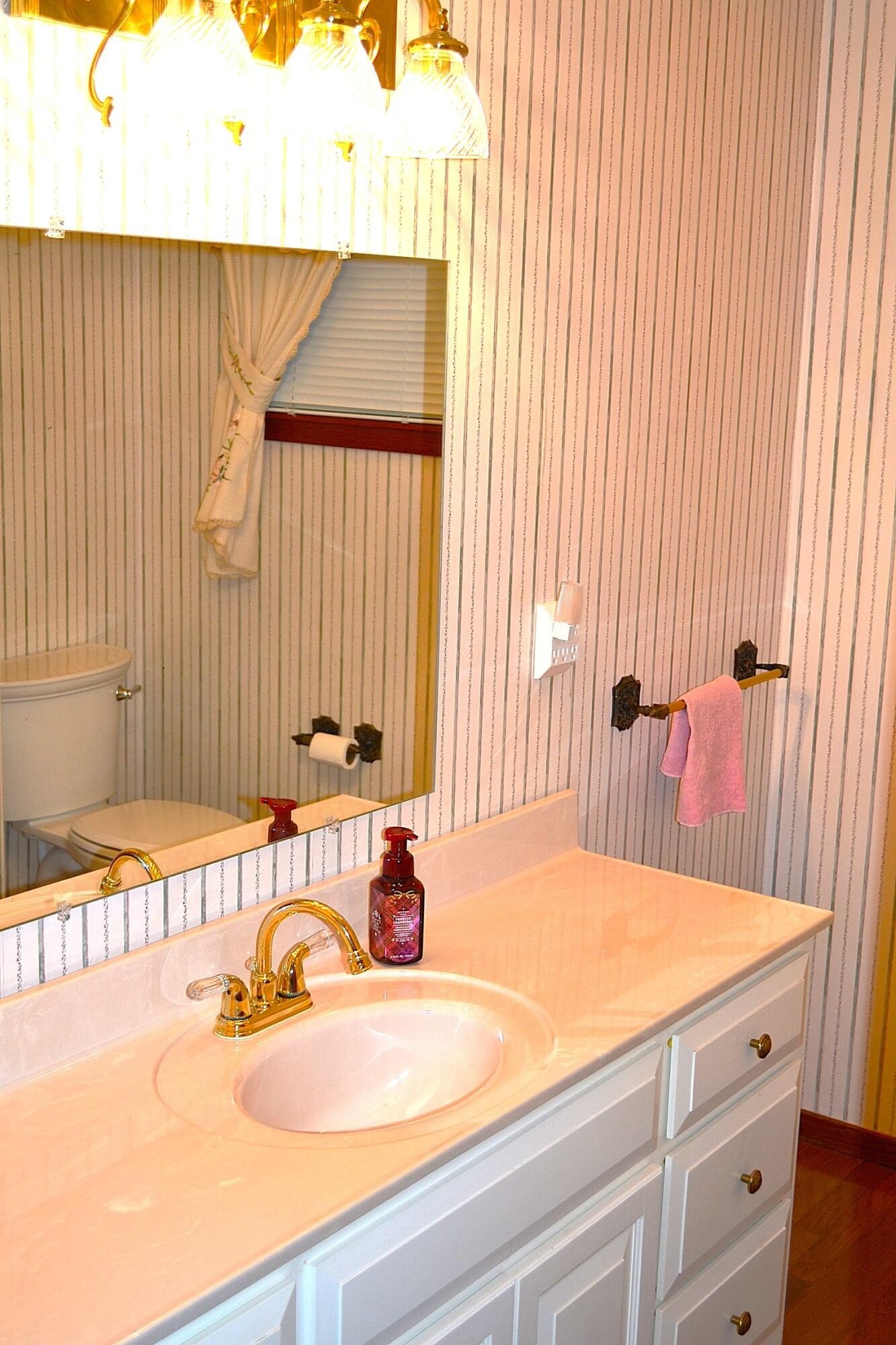 Lewisburg, West Virginia, 24901, United States, 6 Bedrooms Bedrooms, ,3 BathroomsBathrooms,Residential,For Sale,1940620