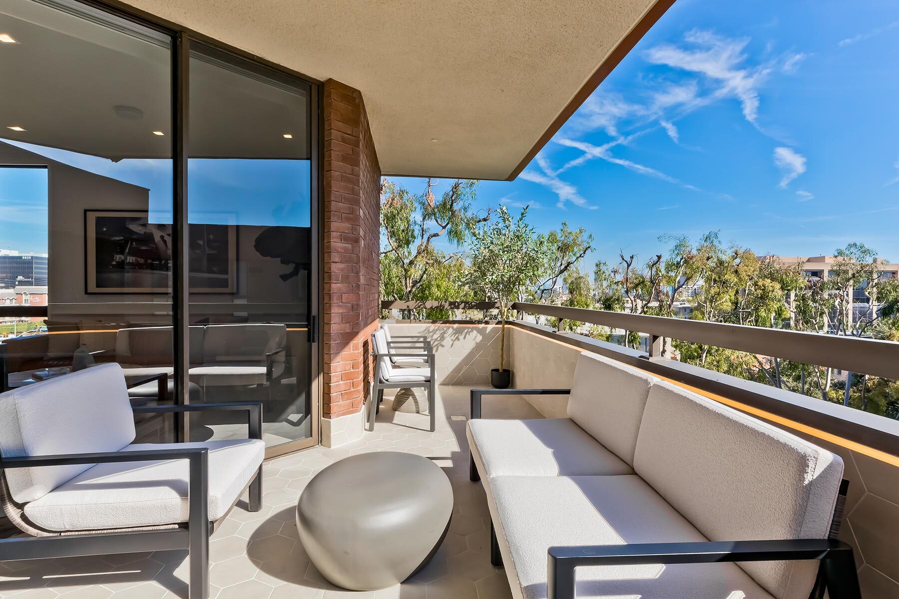  300 North Swall Drive - 物件實景