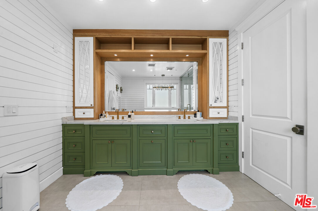 Valley Village, California, 91607, United States, 7 Bedrooms Bedrooms, ,8 BathroomsBathrooms,Residential,For Sale,1997303