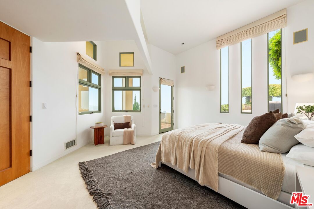 Pacific Palisades, California, 90272, United States, 4 Bedrooms Bedrooms, ,2 BathroomsBathrooms,Residential,For Sale,1770890